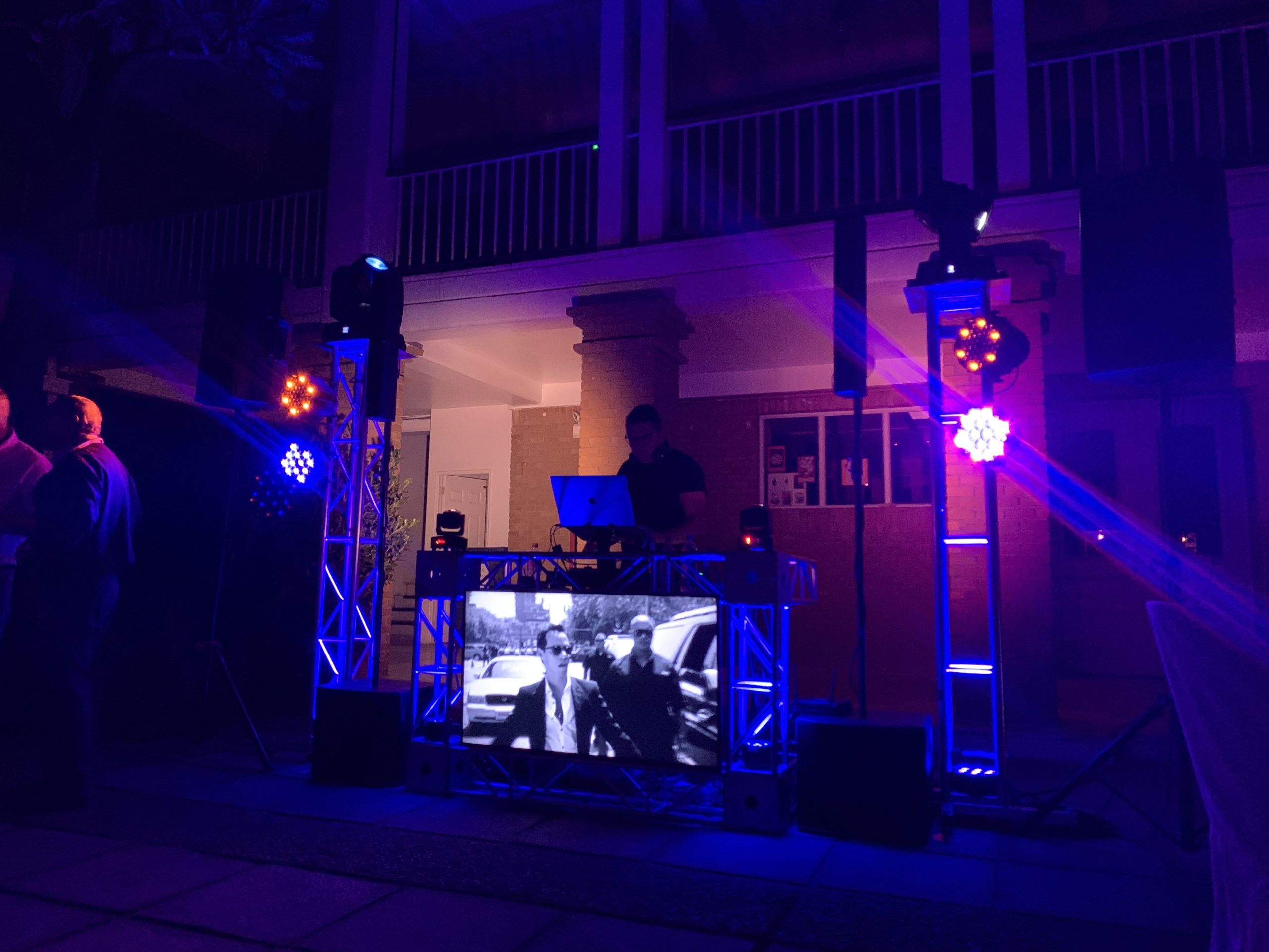 Stand DJ Pack fiesta 80 personas